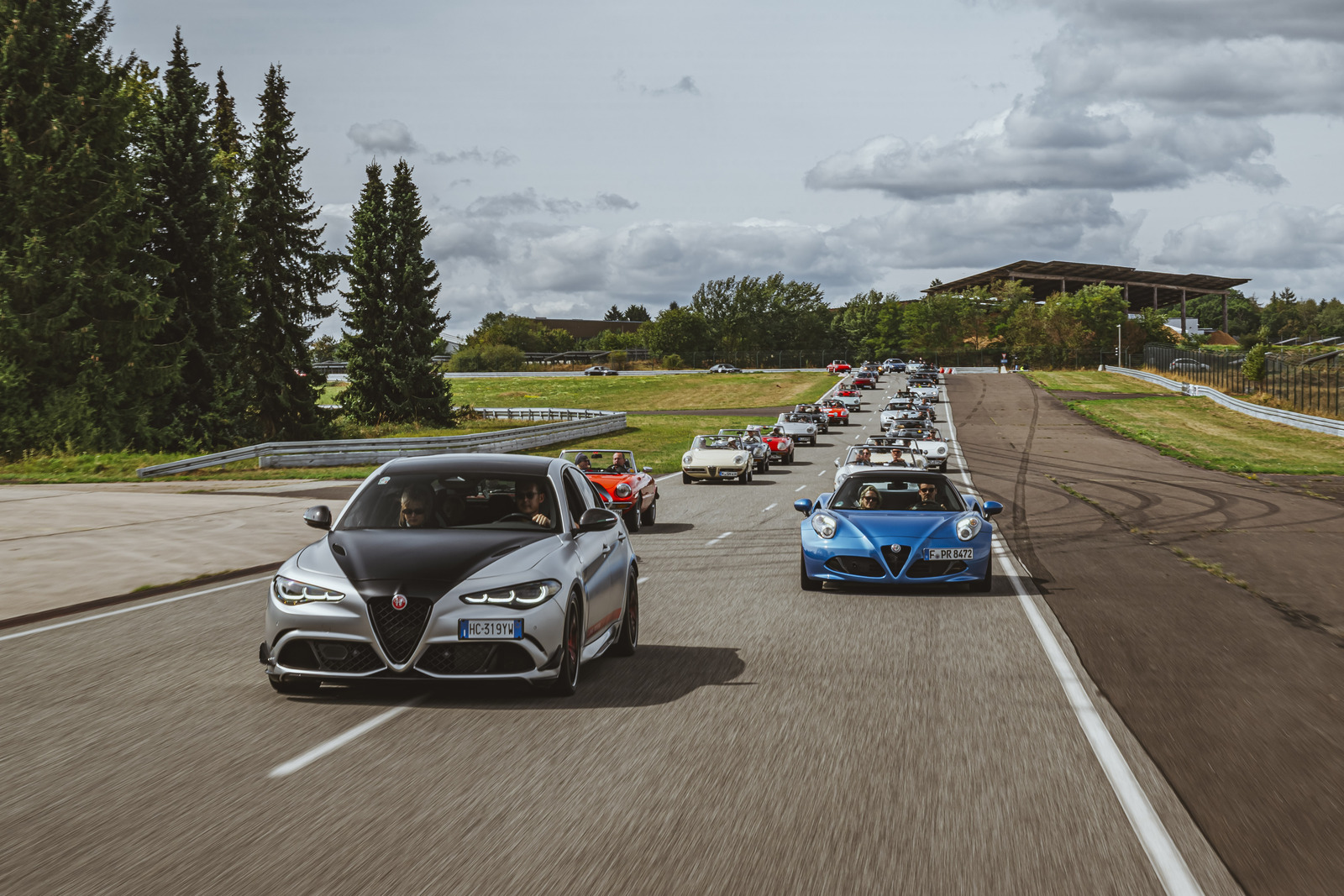 Bilan Pista & Piloti 2026 : 3 000 passionnés célèbrent le Spider, le Trofeo Alfasud et la Giulia Luna Rossa à Pferdsfeld