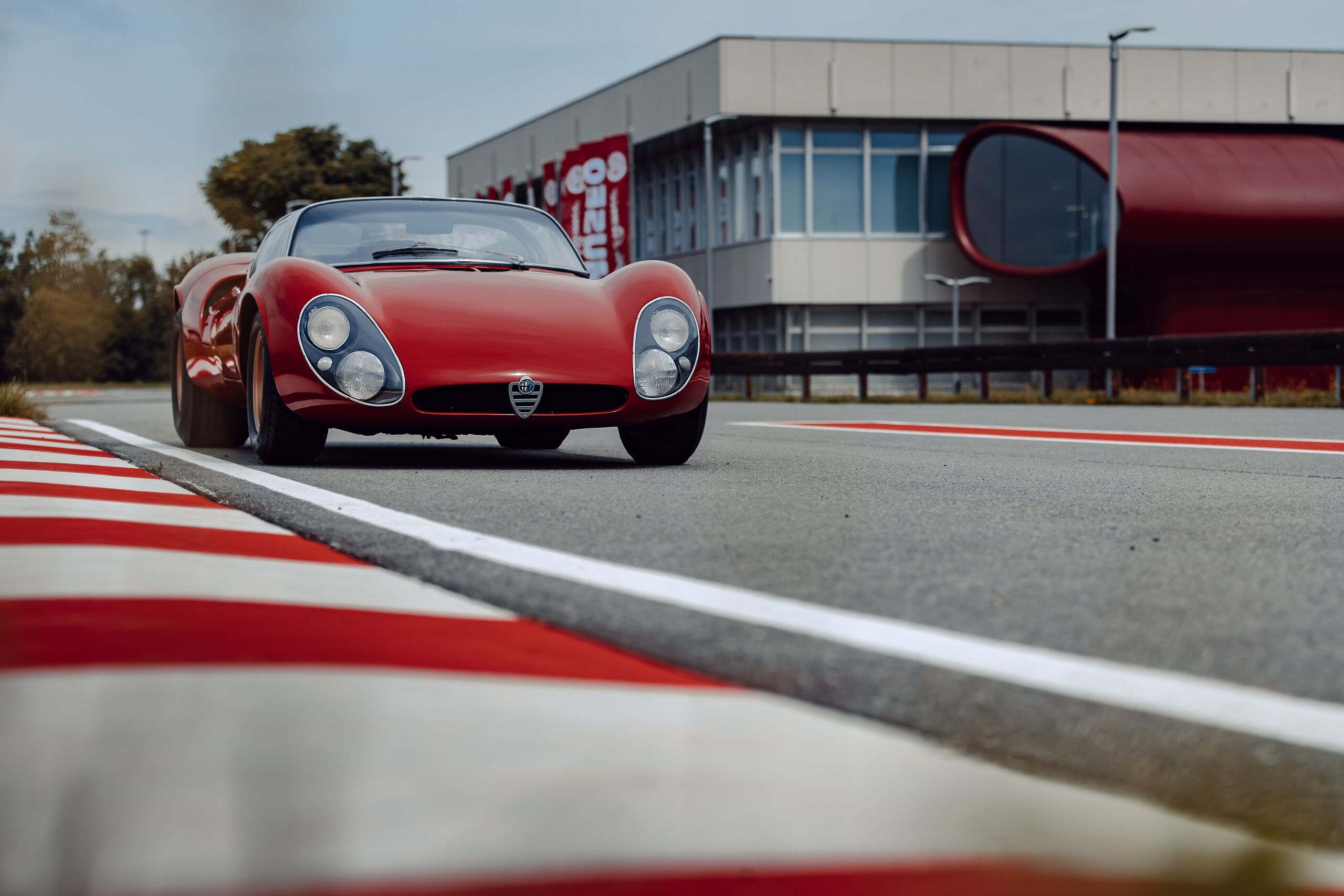 Légende : Alfa Romeo 33 Stradale, simplement la plus belle voiture du monde ?
