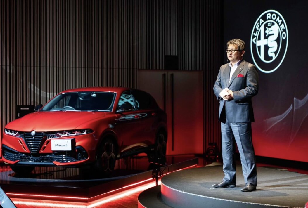 Alfa Romeo Tonale au Japon : Le retour (gagnant) de la plaque décentrée !