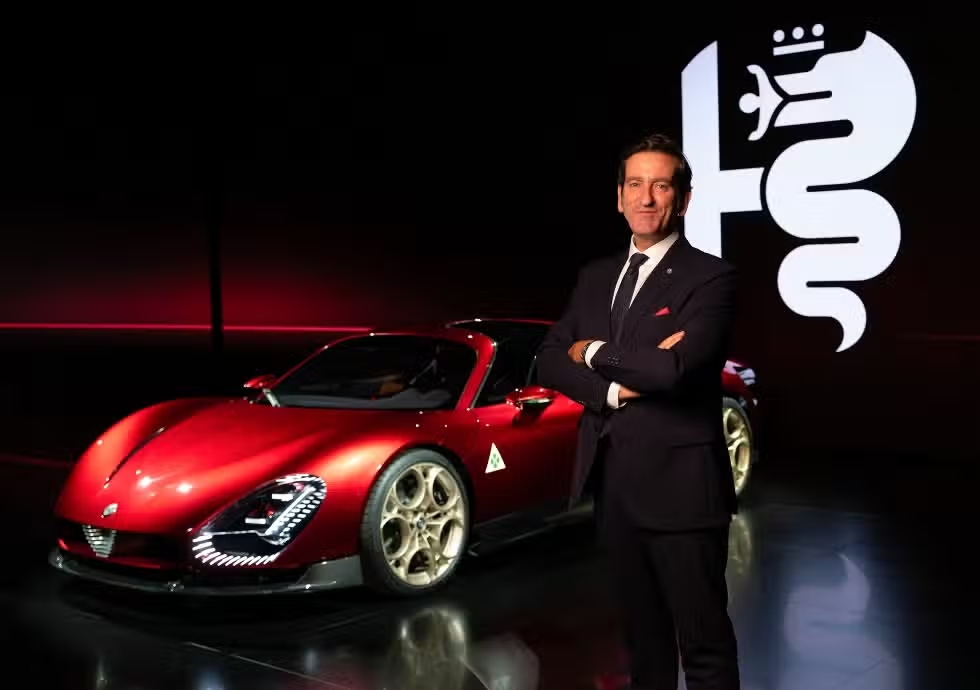 Alfa Romeo 33 Stradale : Alejandro Mesonero-Romanos raconte « le miracle » BOTTEGAFUORISERIE et annonce un successeur spectaculaire pour 2027 !