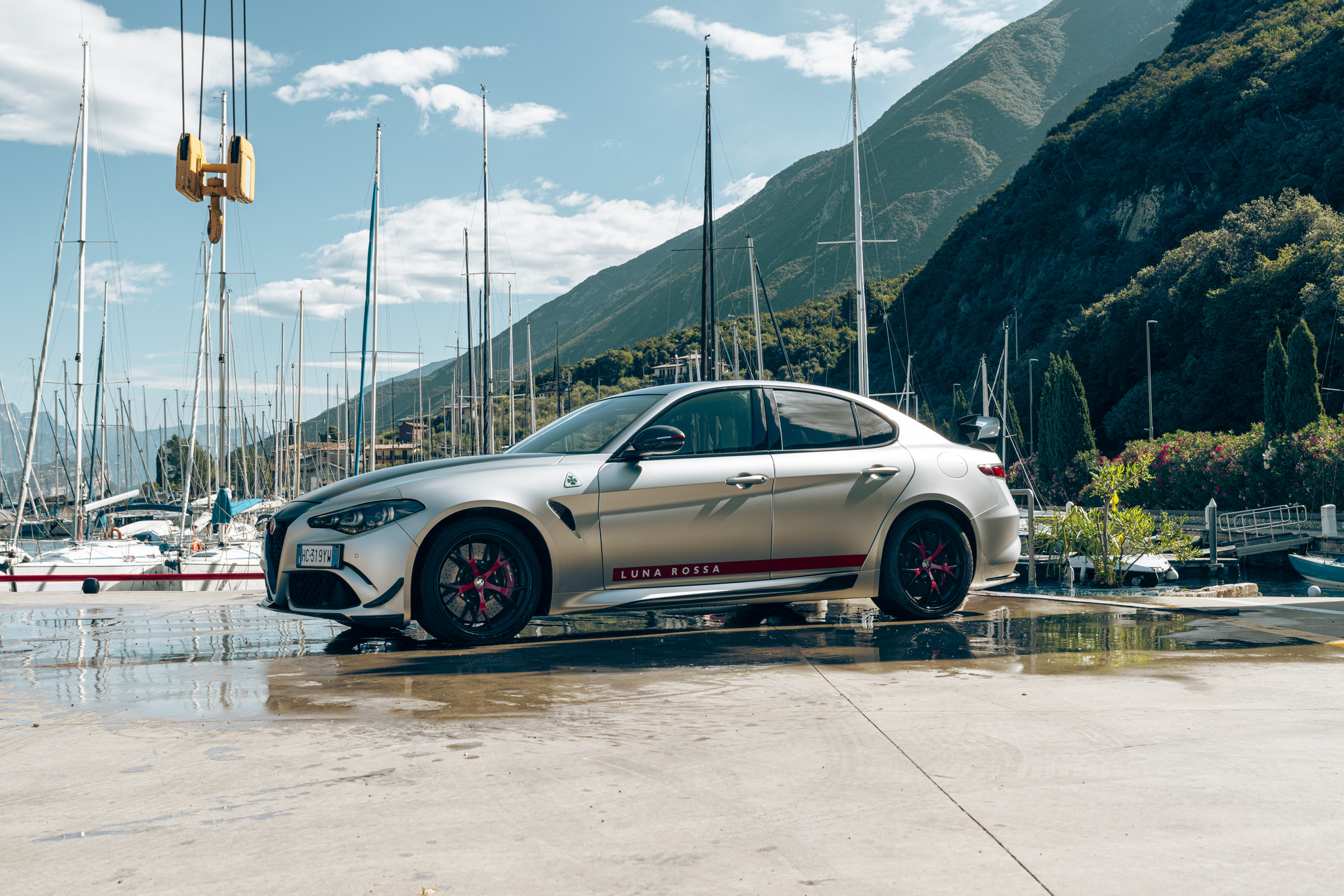 Haute performance : Alfa Romeo devient le partenaire automobile officiel de la Foiling Week 2026 !