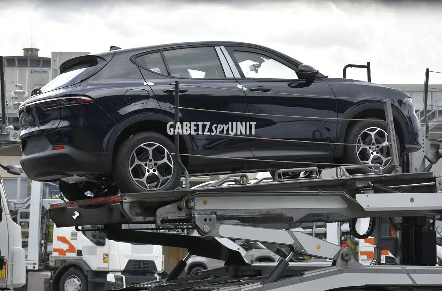 Alfa Romeo Tonale : De futurs exemplaires pour les Carabinieri surpris sur un camion de transport !