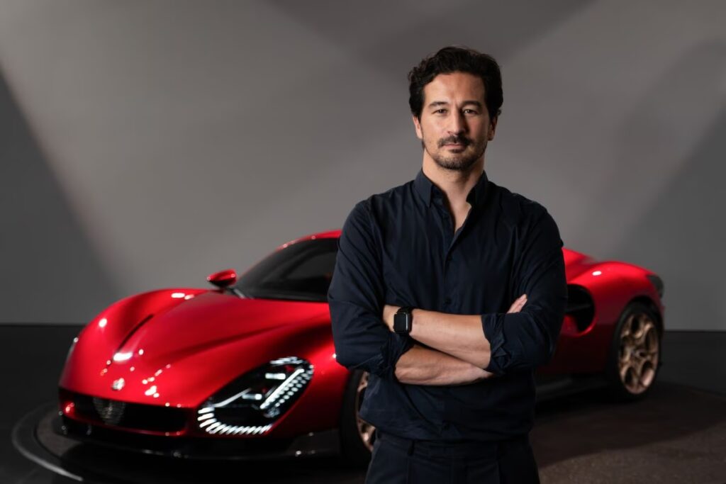 Bob Romkes, patron du style extérieur d&rsquo;Alfa Romeo, lève le voile sur la 33 Stradale dans Auto Review